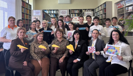 В Центральной библиотеке прошло мероприятие «Единство народов России начинается с диалога. Без кулаков».