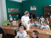 Заведующая Тлюстенхабльской поселковой библиотекой с работниками ДК провели для детей летнего оздоровительного лагеря «Парус» профилактическую беседу  «Ответственность за распространение информации экстремистского и наркотического характера»