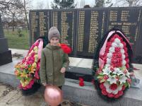 Патриотический час+ экскурсия к памятнику павшим  героям в  ВОВ