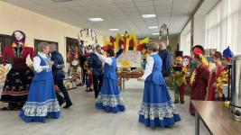 Народные гуляния  " Ну-ка, ножки попляшите - Масленицу проводите"
